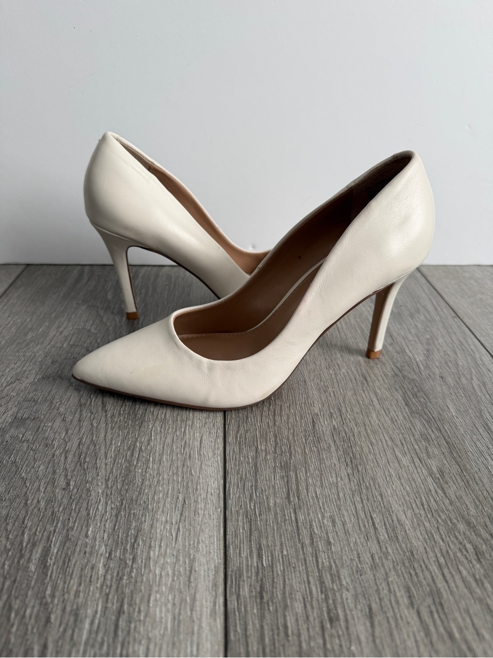 Steve Madden White Leather Pointed Toe Pumps Women’s Size 7